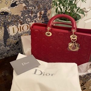 LARGE LADY DIOR BAG
Cherry Red Cannage Lambskin